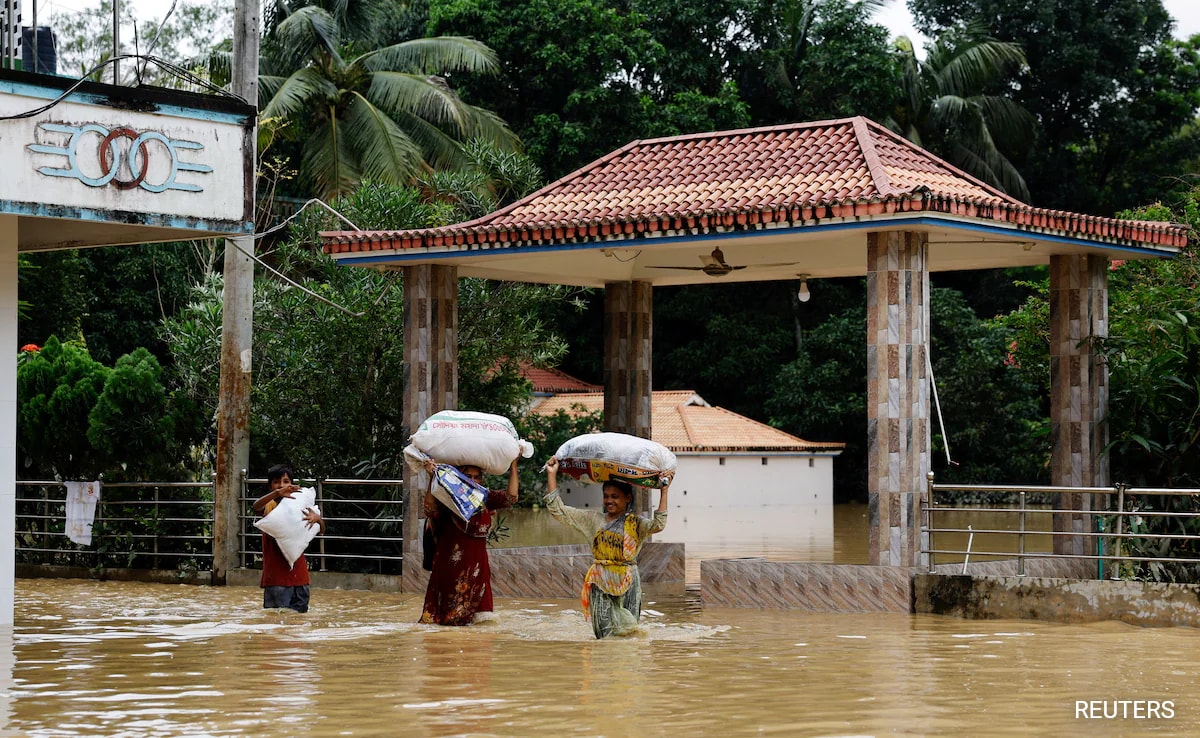 Bangladesh Faces Rising Risk Of Waterborne Diseases As Floods Recede