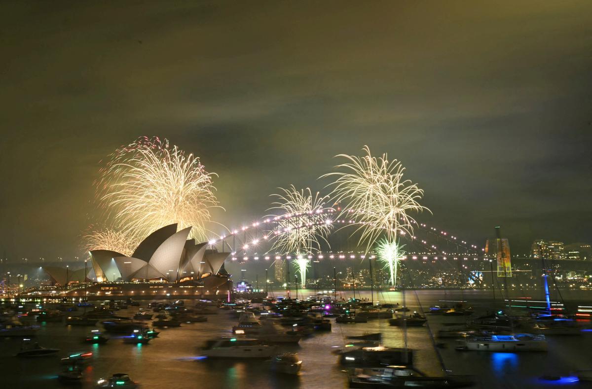 world welcomes 2025 with fireworks and light show