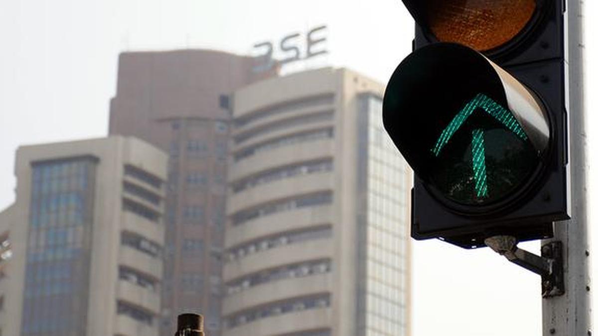 Sensex, Nifty decline in early trade on foreign fund outflows